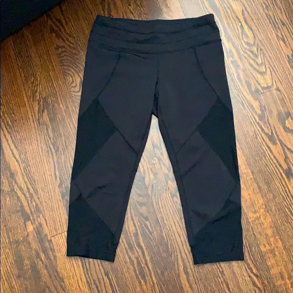Athleta Mesh Cropped Legs Size M